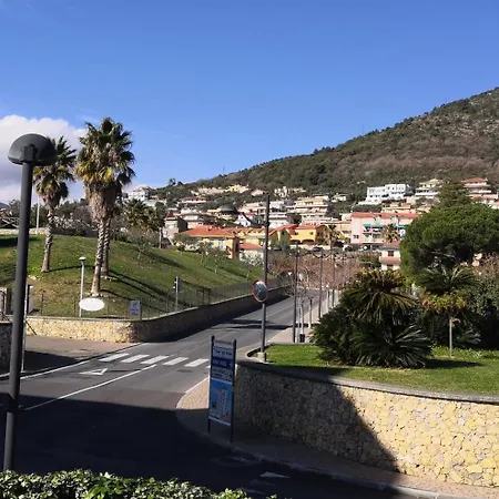 La Lanterna 2* Pietra Ligure